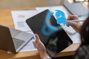 uk expat tax advice, Answering questions such as Do I Still Pay UK Tax If I Work Abroad.